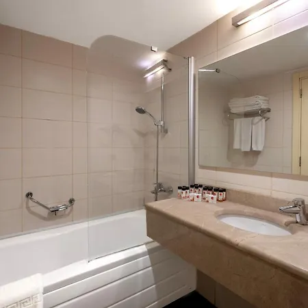 Otel A Good Life Utopia Family