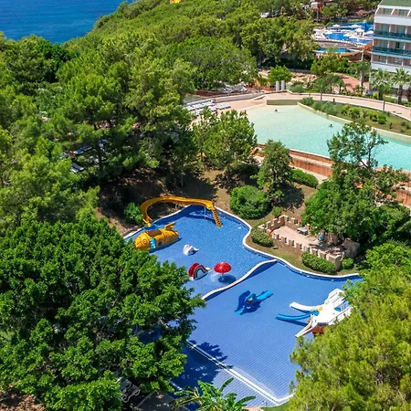 A Good Life Utopia Family 阿拉尼亚