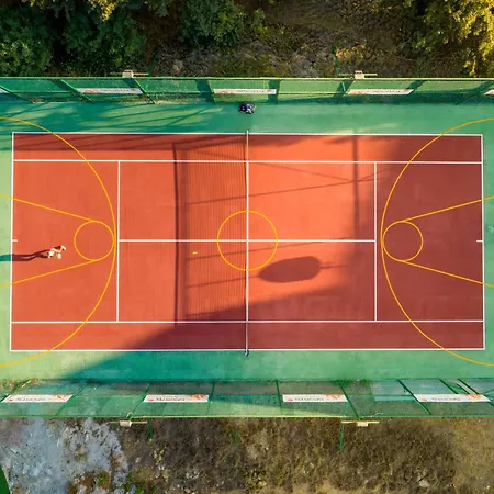 A Good Life Utopia Family 阿拉尼亚